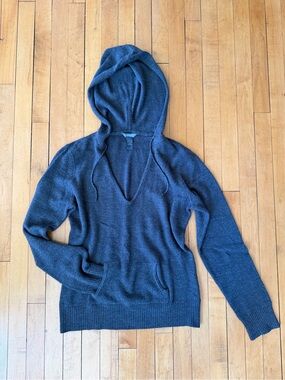 Women’s cozy hooded sweater